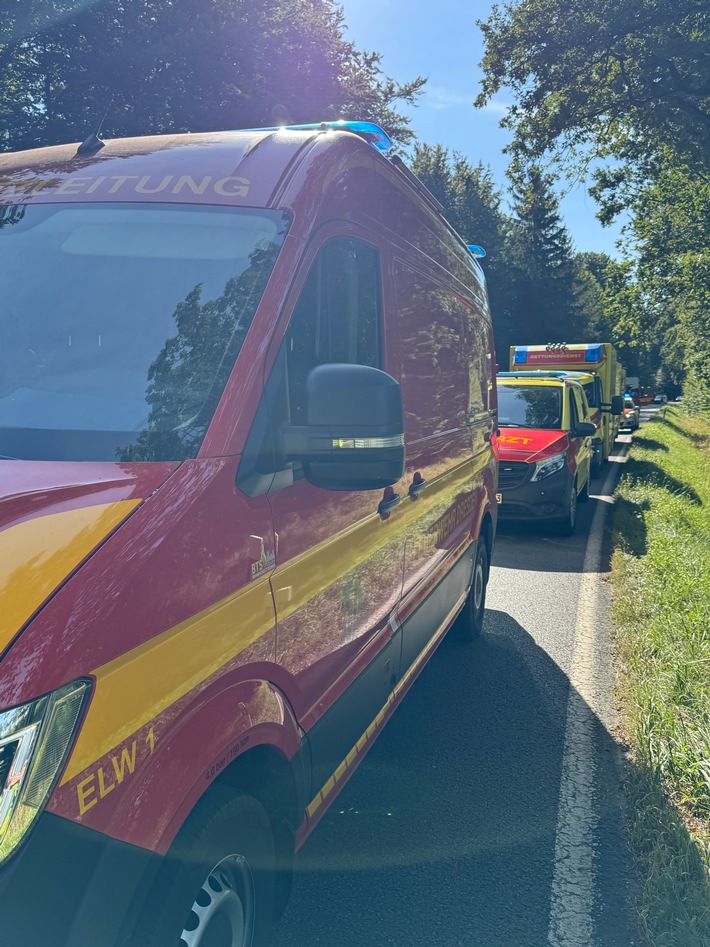 FW Dresden: Zwei Einsätze im Dresdner Norden beschäftigen Feuerwehr und Rettungsdienst zur selben Zeit