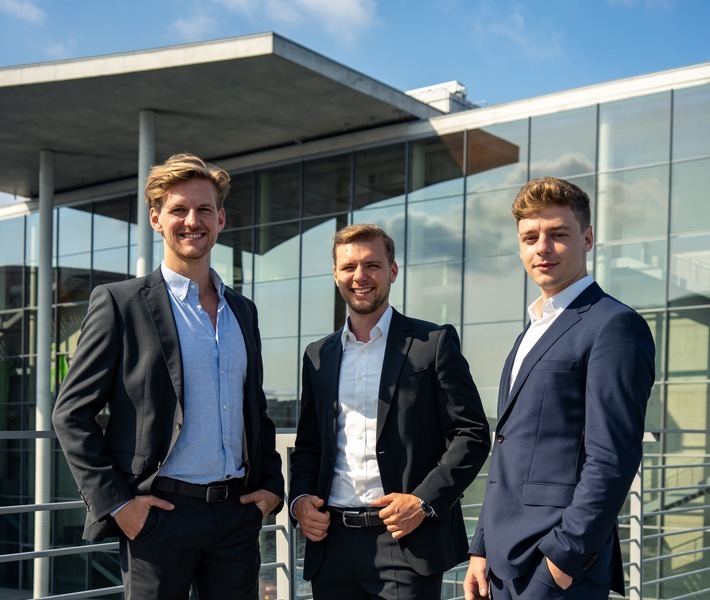 Jüngstes Berliner Start-up kümmert sich um die Verwaltung persönlicher Daten jetzt und nach unserem Tod / Die Ninebarc-Gründer: Cedric Horstmann, Hans Hosenfeld, Corey Ellis (v.l.n.r.) / Weiterer Text über ots und www.presseportal.de/nr/151140 / Die Verwendung dieses Bildes ist für redaktionelle Zwecke honorarfrei. Veröffentlichung bitte unter Quellenangabe: "obs/Ninebarc GmbH/Hunter Hullet"