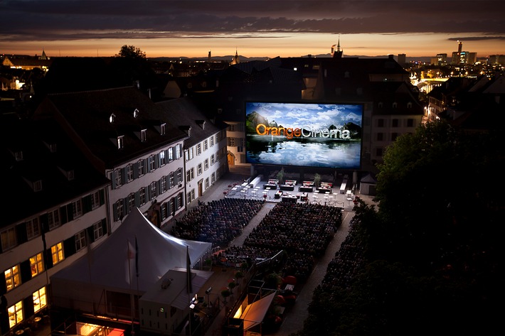 OrangeCinema - Schöner Start für das Basler Sommerkino auf dem Münsterplatz