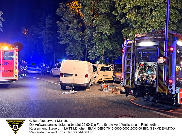 FW-M: Schwerer Verkehrsunfall fordert mehrere Verletzte (Maxvorstadt)