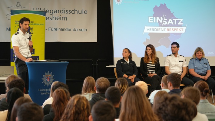 POL-RTK: "Cops im Dialog" macht Halt an der IGS Hildegardisschule in Rüdesheim