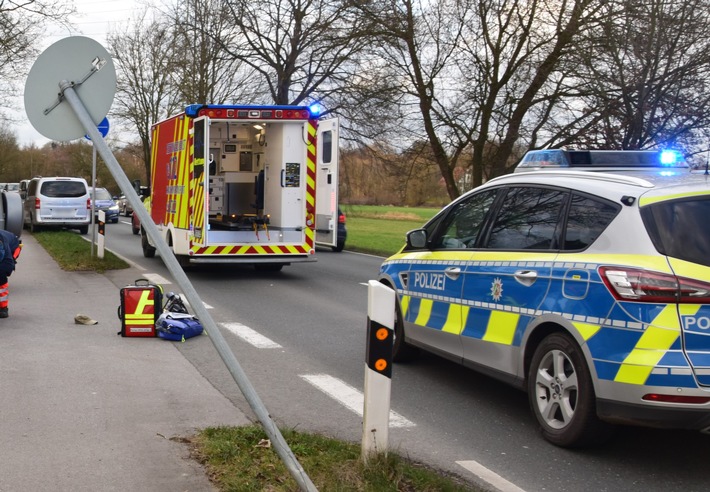 POL-HF: Radfahrer stößt gegen Verkehrszeichen- Schild vorher beschädigt