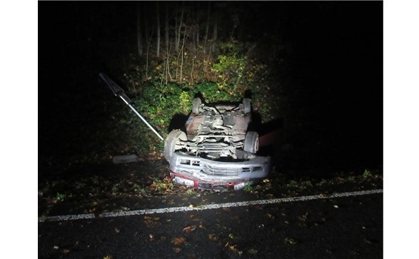 POL-ME: BMW landet bei Alleinunfall auf dem Dach - Velbert - 2211143