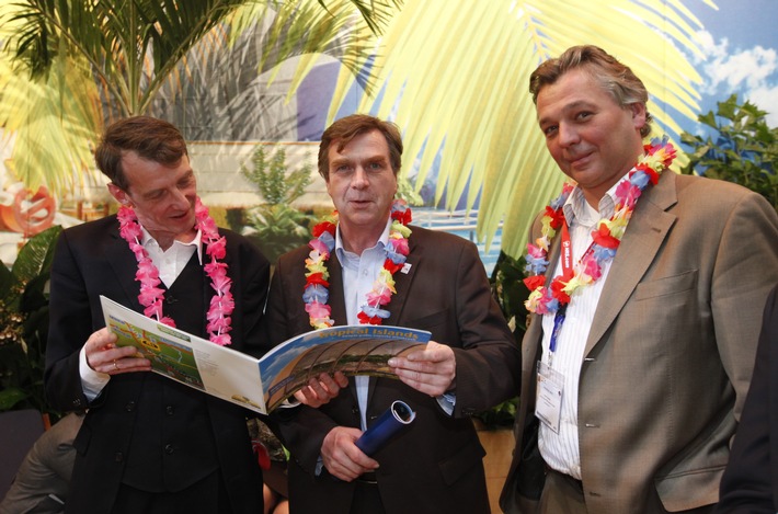 Brandenburgs Wirtschaftsminister Christoffers zu Gast bei Tropical Islands auf der ITB Berlin (mit Bild)