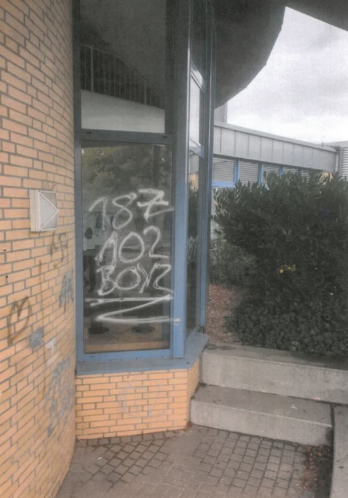POL-HOL: Schmierereien an der Grundschule in Boffzen, Zeugen gesucht