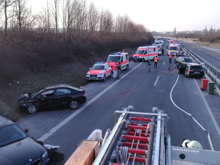 POL-VDMZ: Unfall - Fünf Verletzte, hoher Sachschaden