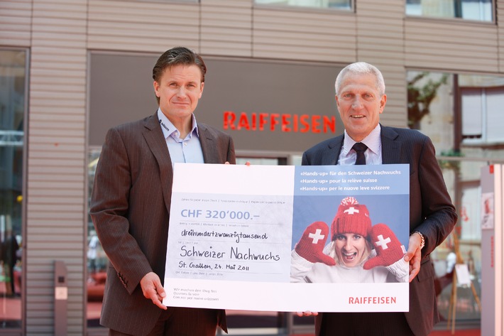 Raccolti 320&#039;000 franchi con la promozione Raiffeisen per i fan «Hands up» rivolta alle nuove leve di Swiss-Ski