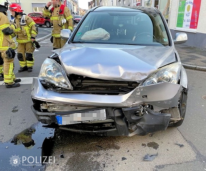 POL-PPWP: Vorfahrt missachtet - zwei Verletzte