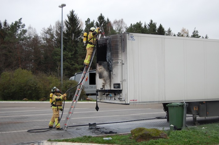 POL-PDKL: A6/Raststätte Waldmohr, Kühlaggregat geht in Flammen auf