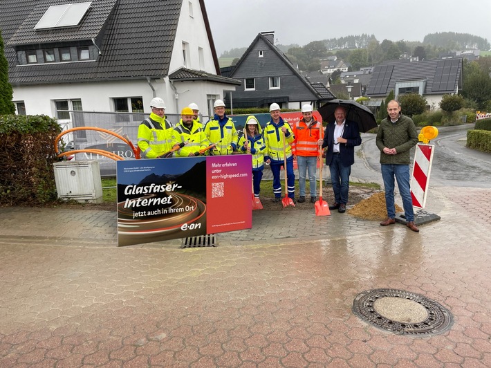 Pressemeldung: Spatenstich: Westconnect startet Glasfaserausbau in Wenholthausen