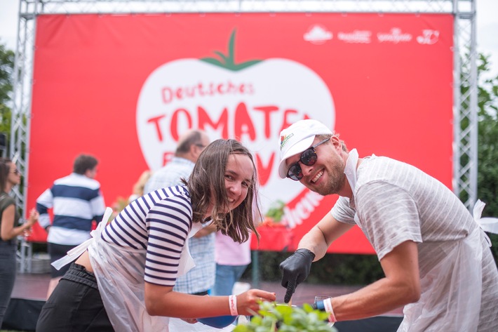 Gut gelaunte Gäste beim ersten Deutschen Tomatenfestival am 21.07.2018 auf der Insel Reichenau. Bei schönem Sommerwetter ...