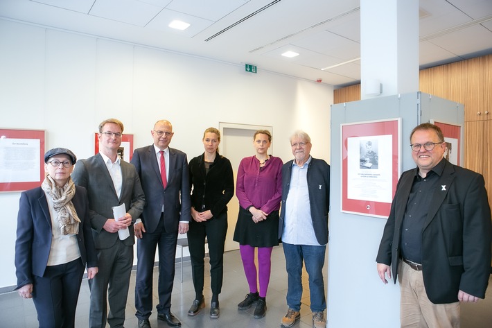 Ausstellung „Betroffene zeigen Gesicht“ im Forum am Dom Osnabrück eröffnet: Eindrückliche Ausstellung zu Opfern sexualisierter Gewalt in deutschen Bistümern