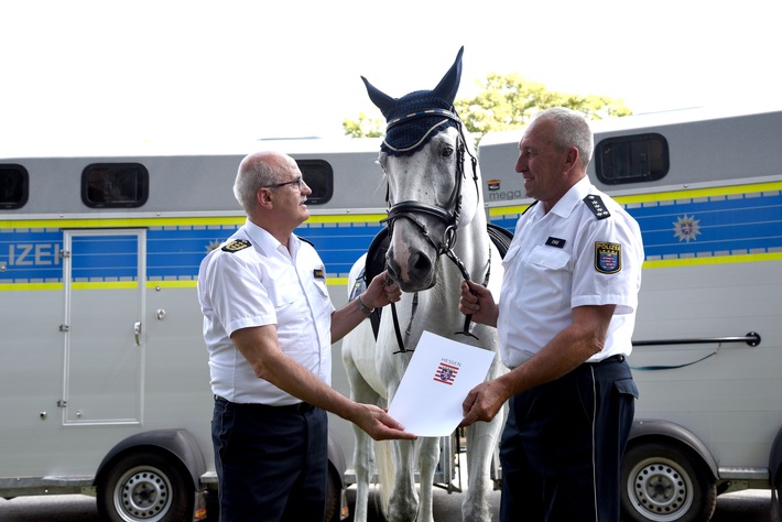 POL-HBPP: Urgestein der Hessischen Polizeireiterstaffel gibt die Zügel ab