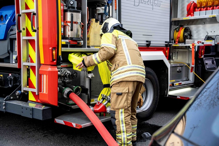 FW Dresden: Informationen zum Einsatzgeschehen der Feuerwehr Dresden vom 30. April 2022