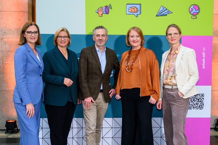 ZDF startet neue Bildungsinitiative "ZDF goes Schule" / Mehr Wissensvermittlung, leichtere Zugänge zu Bildungsinhalten und ein neues Netzwerk mit Partnerschulen