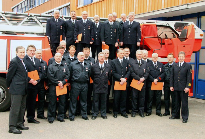 FW-E: Verleihung von Feuerwehr-Ehrenzeichen in Silber und Gold