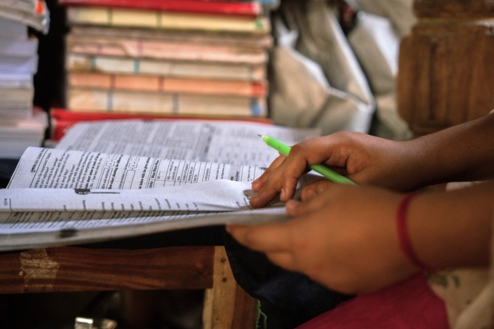 Weltweit können 93 Prozent der Jugendlichen lesen und schreiben