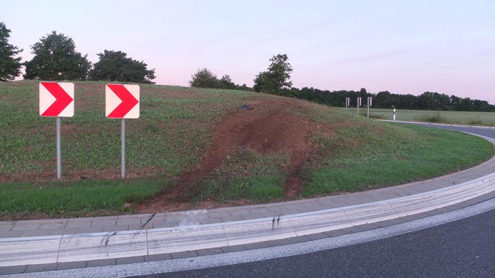 POL-DN: Trotz Reifenschaden nach Unfall weitergefahren