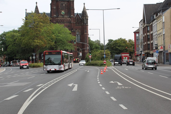POL-AC: Schwerer Verkehrsunfall auf dem Adalbertsteinweg - 82- jährige Fußgängerin von Linienbus erfasst