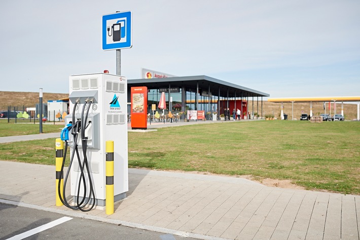 Stromtanken entlang der Autobahn