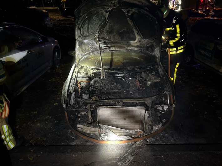 POL-DU: Alt-Homberg: Auto in Vollbrand - Kripo sucht Zeugen