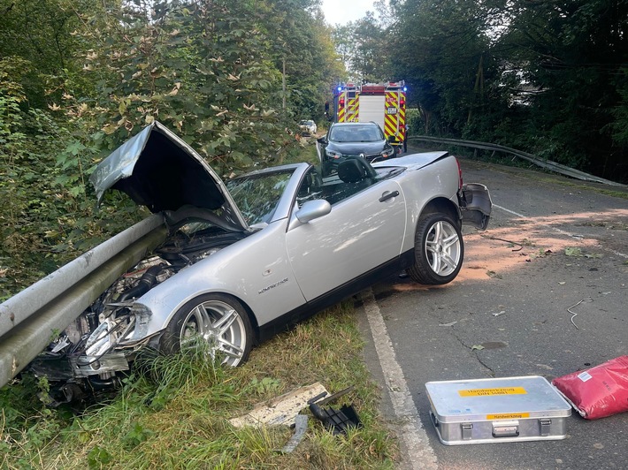 FW-EN: Verkehrsunfall mit zwei Verletzten