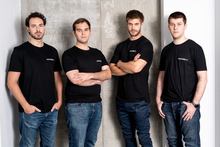 Marc Seitz, Christian Strobl, Tobias Jost, Michael Strobl (v.l.) Weiterer Text über ots und www.presseportal.de/nr/133991 / Die Verwendung dieses Bildes ist für redaktionelle Zwecke honorarfrei. Veröffentlichung bitte unter Quellenangabe: "obs/Singularity Technologies GmbH/Hackerbay"
