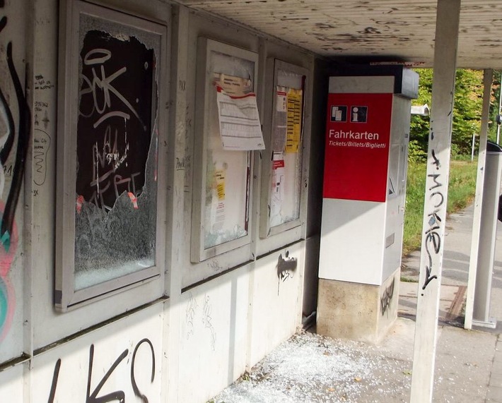 BPOLI-KN: Friedrichshafen-Ost: Sachbeschädigung am Haltepunkt