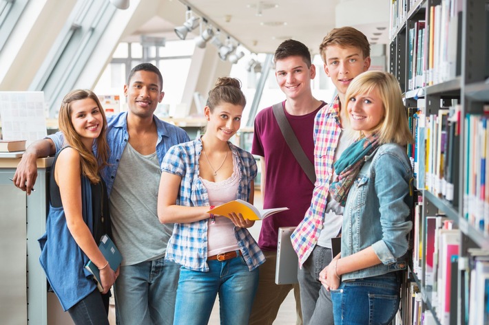 Studenten lernen an der HS Hannover gesundheitsförderndes Führen / 
Pilotprojekt Fit für Führung: "Übergreifende Sozialkompetenzen sind essentiell!"