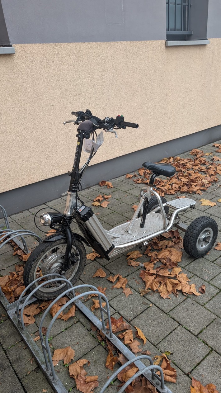 POL-GE: Jugendliche mit nicht versichertem Elektro-Dreirad in der Feldmark unterwegs