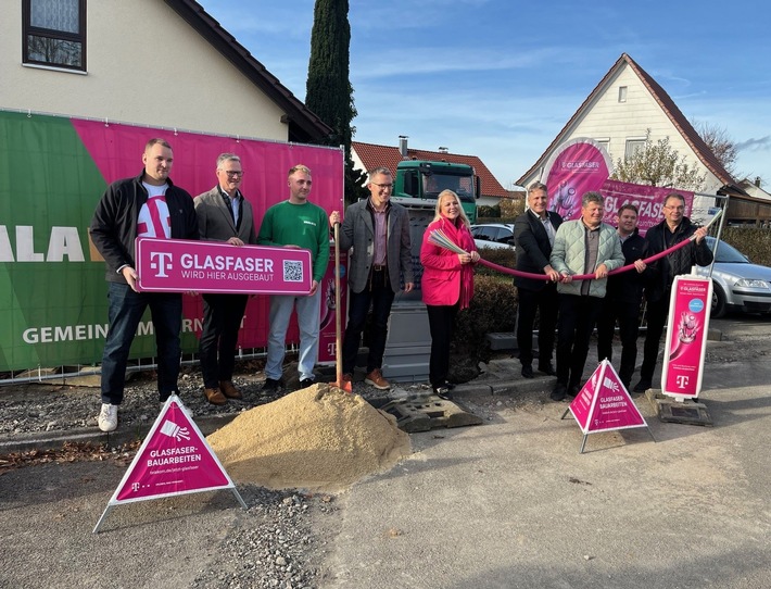 Spatenstich für Glasfasernetz in Welzheim