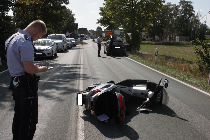 POL-HX: Rollerfahrer schwer verletzt