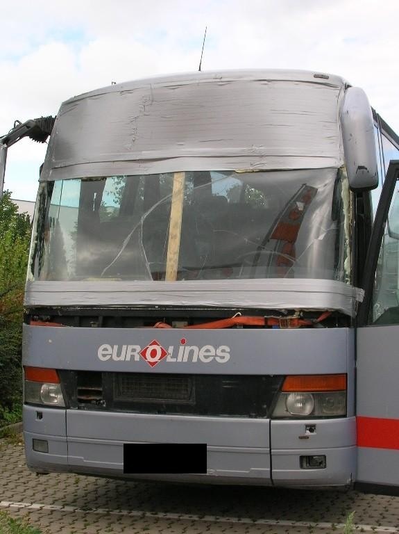 POL-MFR: (1447)  Stark beschädigten Reisebus aus dem Verkehr gezogen