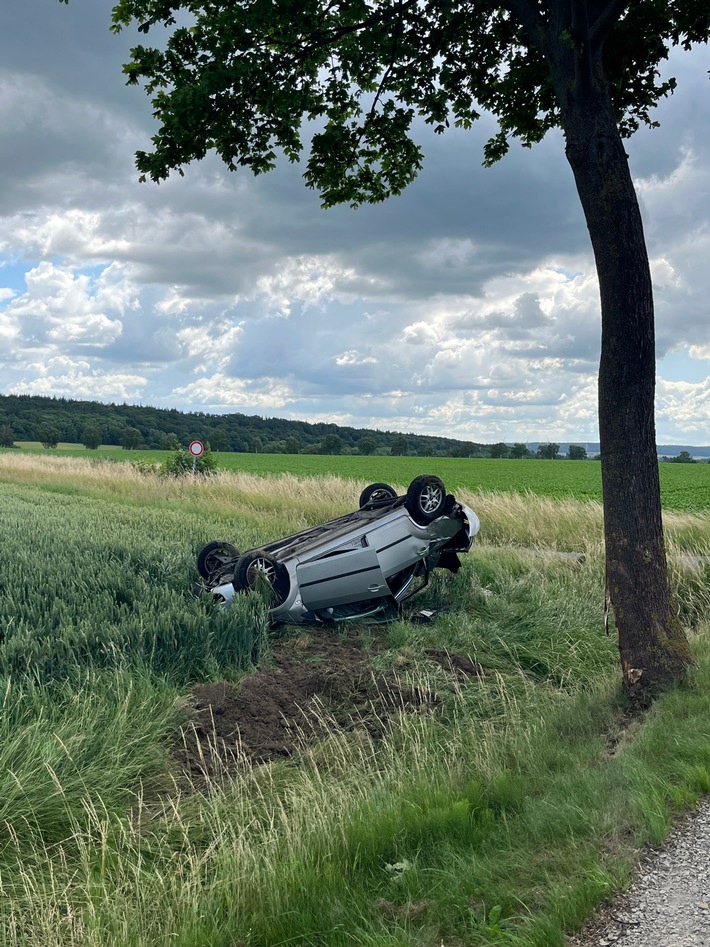 POL-HI: Baumunfall fordert eine leichtverletzte Person