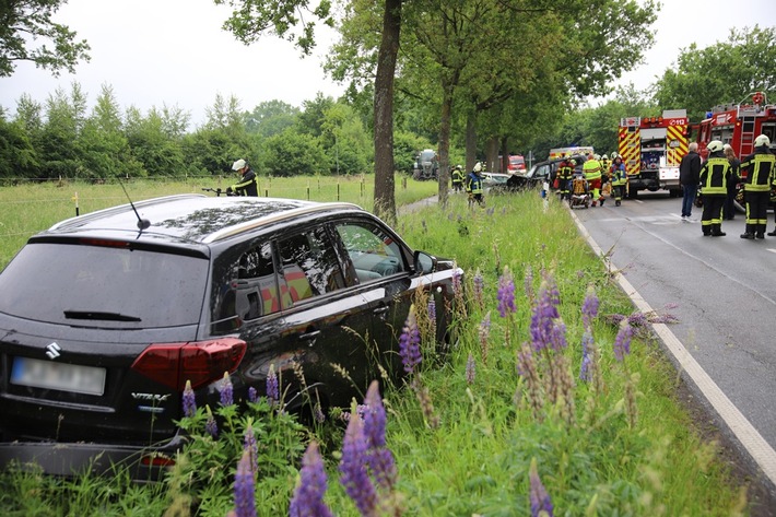 FW-SE: Schwerer Verkehrsunfall zwischen drei Personenkraftwagen