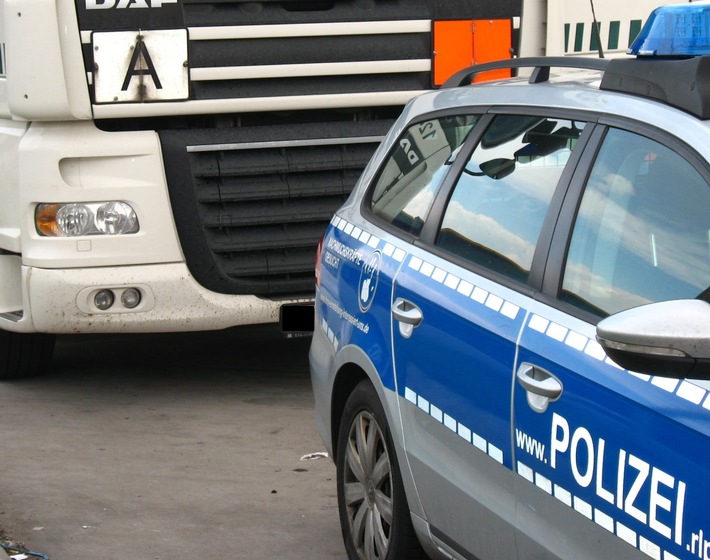 POL-PDNW: Ergebnis einer Überprüfung von LKW-Fahrern: Vier Führerscheine sichergestellt und Weiterfahrt untersagt!