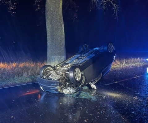 POL-HRO: PKW landet auf dem Dach - Fahrer leicht verletzt