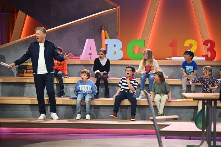 Von B wie Becker bis W wie Wontorra. Jörg Pilawa schickt 16 Stars "Zurück in die Schule"- ab 25. August freitags in SAT.1