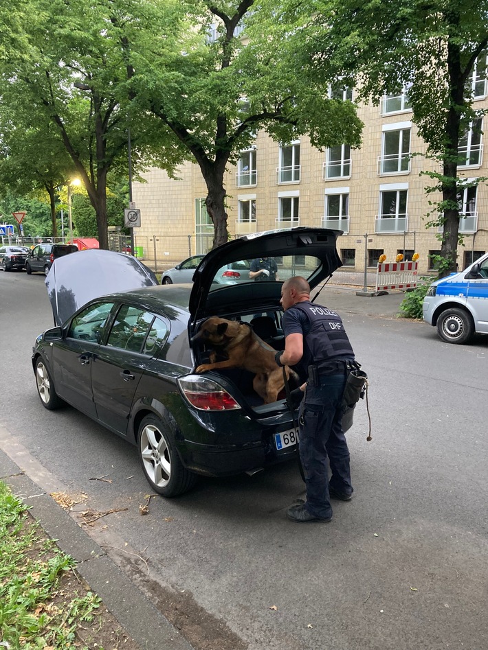 POL-K: 250606-3-K Drogenhändler am Ebertplatz gestellt - Drogenspürhund durchsucht mutmaßliches Dealer-Depot-Fahrzeug