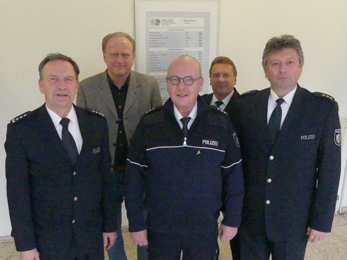 POL-SO: Lippstadt - Polizeihauptkommissar Manfred Schulte geht nach 42 Dienstjahren