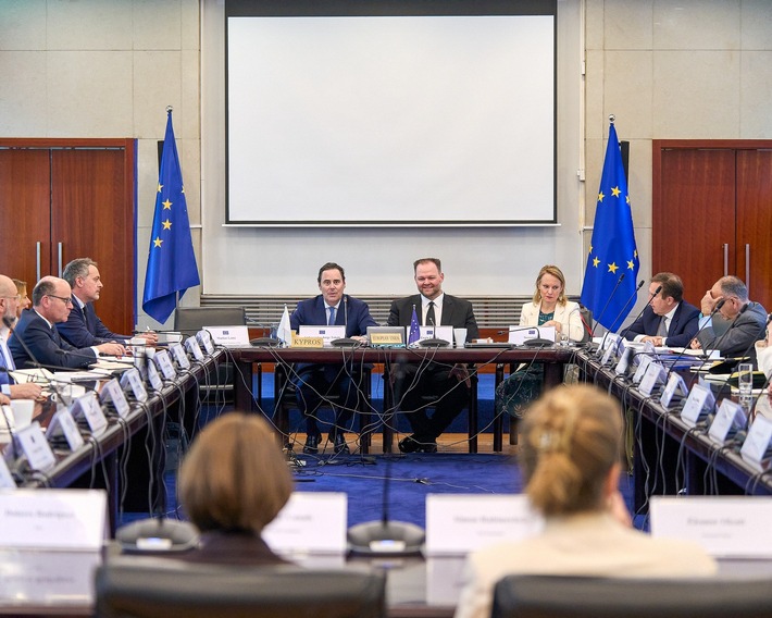 Kurswechsel in der EU-Handelspolitik: Eroglu fordert erst Deregulierungsagenda sowie nötige Gesetze, um wettbewerbsfähiger zu werden, und dann Schutzmaßnahmen