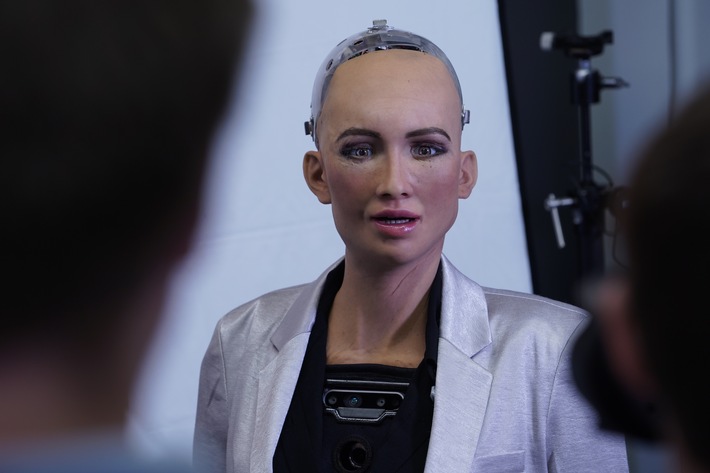 new.New Festival: Humanoider Roboter Sophia nimmt Besucher mit in Zeitalter der künstlichen Intelligenz