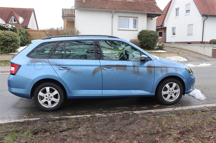 POL-HF: Sachbeschädigung durch Graffiti- Fahrzeuge mit Farbe beschmiert