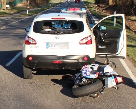 POL-RBK: Leichlingen - Motorrad-Fahrer durschlägt Heckscheibe