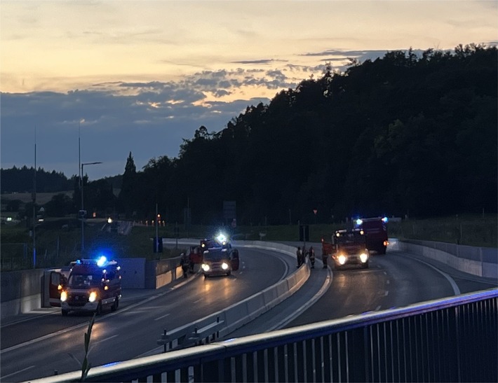 FW Reichenau: Pressemitteilung: Feuerwehreinsatz wegen ausgelöster Brandmeldeanlage im Tunnel B33, 18.06.2024, Reichenau-Waldsiedlung