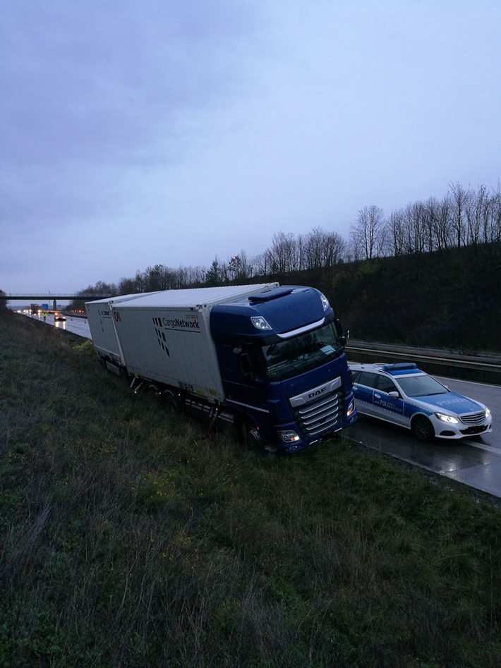 POL-PDKL: LKW kommt von Fahrbahn ab - vom Fahrer keine Spur