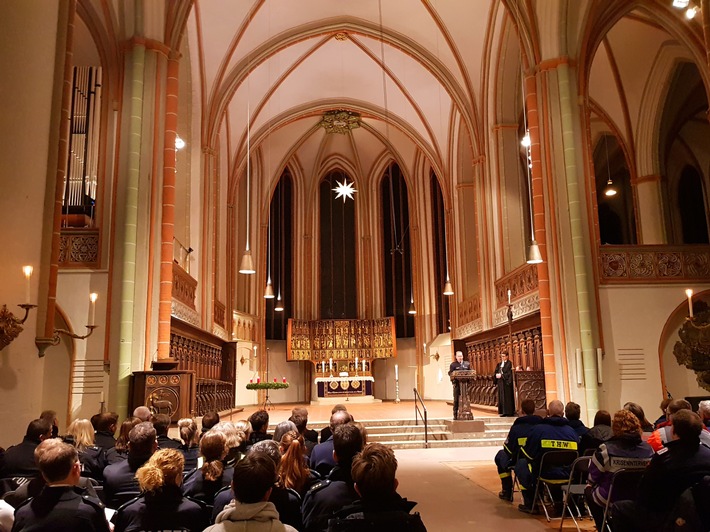 POL-LG: Zahlreiche Teilnahme bei erstem Blaulicht-Gottesdienst