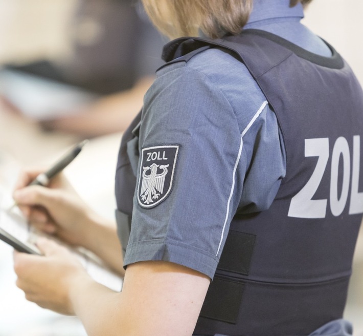 HZA-UL: Messekontrollen/Aussteller müssen Zoll nachzahlen/Verfahren eingeleitet