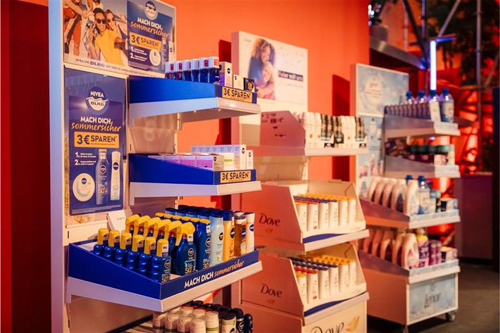 Presseinformation: Einheitliche Anforderungen für den Einsatz permanenter Displays im Handel