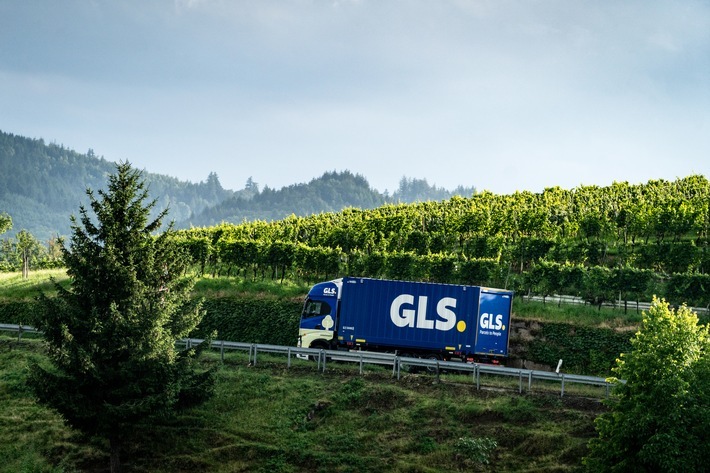 Zustelltour durchs Grüne: Die vier mit LNG betriebenen Lkw verkehren im Auftrag von GLS Germany im Schwarzwald und im Elsass. / Weiterer Text über ots und www.presseportal.de/nr/118262 / Die Verwendung dieses Bildes für redaktionelle Zwecke ist unter Beachtung aller mitgeteilten Nutzungsbedingungen zulässig und dann auch honorarfrei. Veröffentlichung ausschließlich mit Bildrechte-Hinweis.